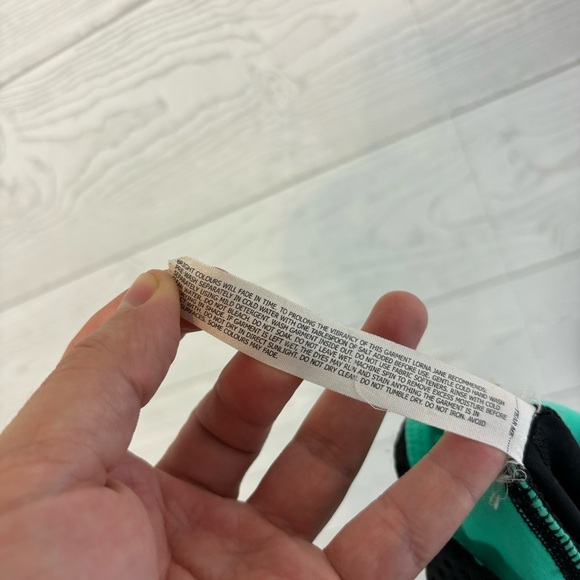 LORNA JANE ACTIVE BLACK TEAL 3/4 LEGGINGS SIZE SMALL - Picture 9 of 10